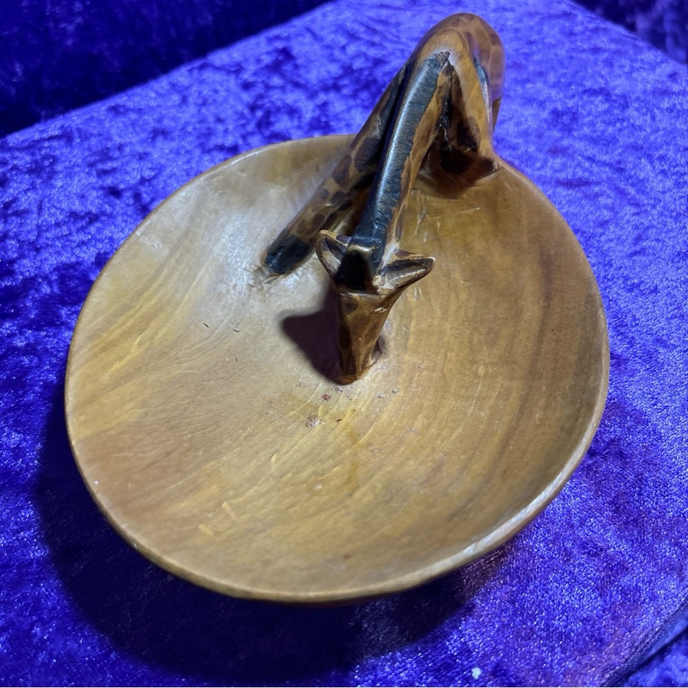 Wooden hand carved Giraffe Drinking Water Trinket Bowl